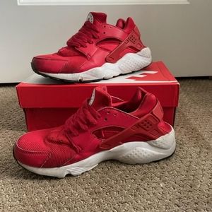 Red Nike Huarache size 6 1/2 youth